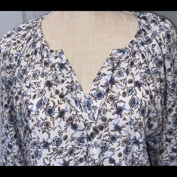 Marisa Christina Beautiful Blue Floral Shirt quarter sleeves V Neck EUC L29 w27 - Picture 2 of 7